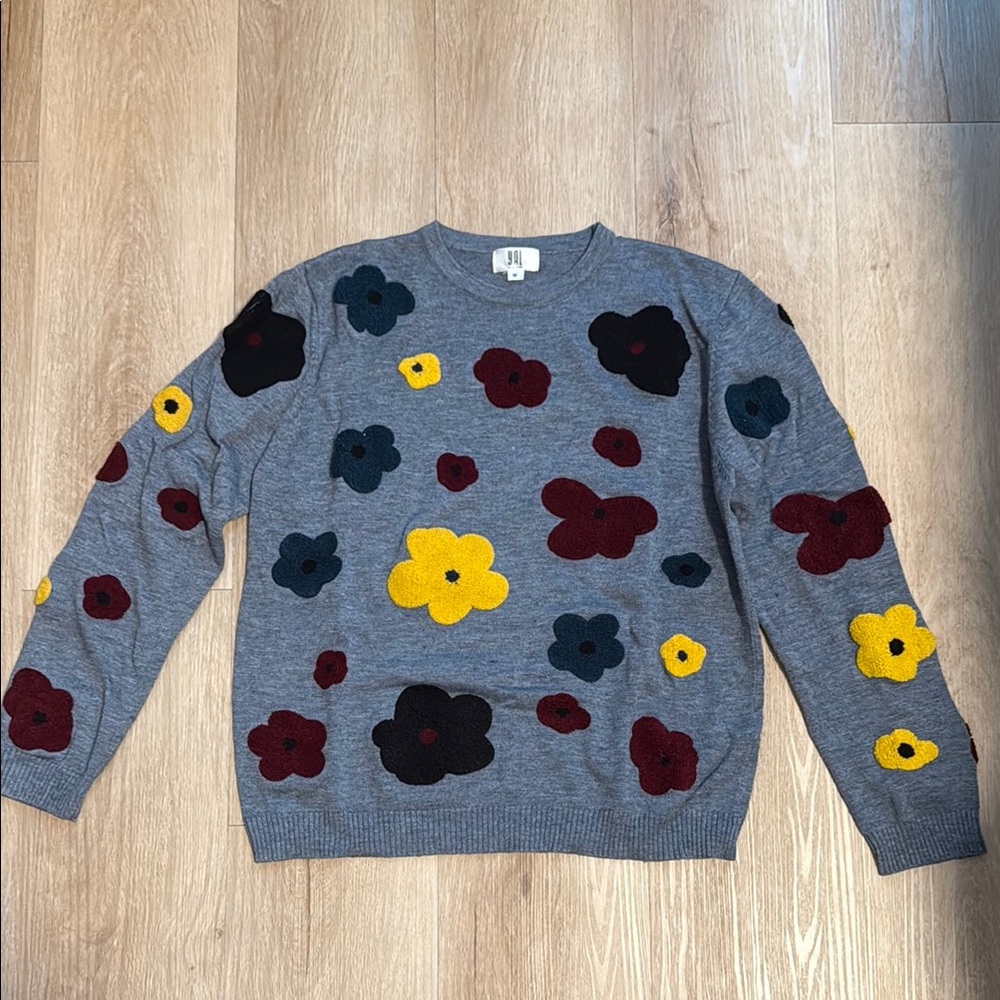 Gray Crew Neck Sweater with Floral Patterns